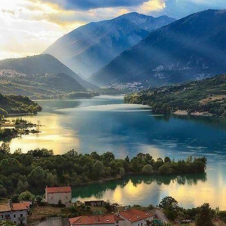 Casa vacanze al Castello Villetta Barrea Esterno foto